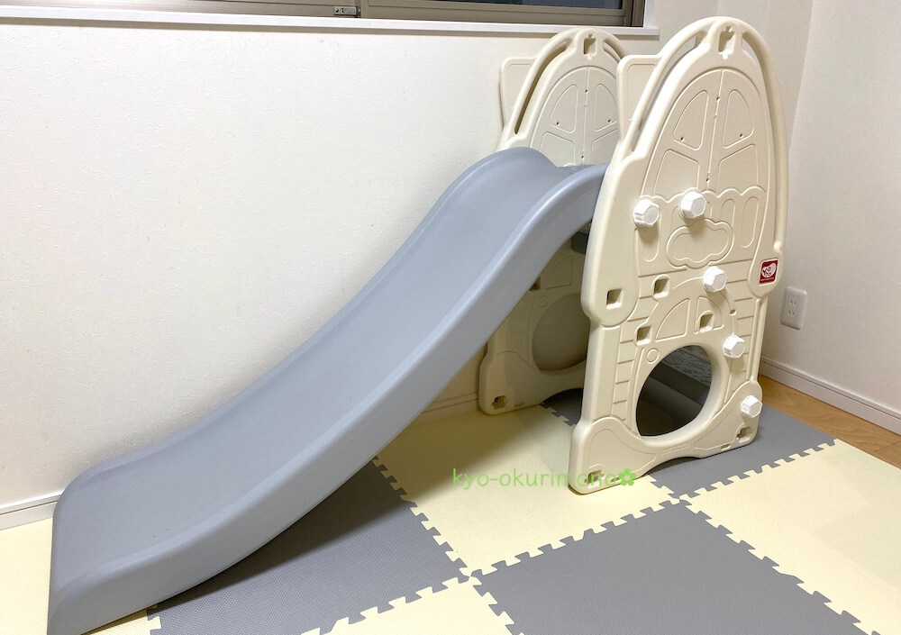 狭小住宅のキッズスペースとフロアマット